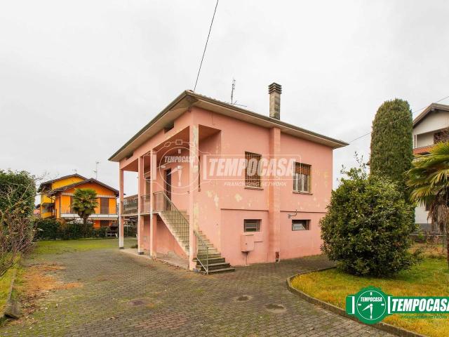 Villa in vendita a Bellinzago Novarese