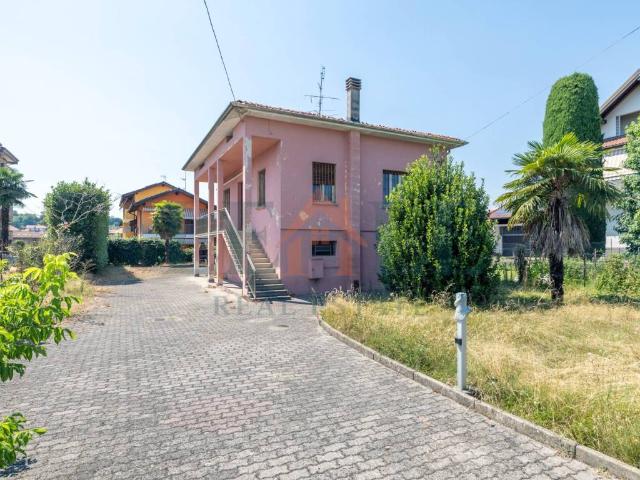 Villa in vendita a Bellinzago Novarese NO