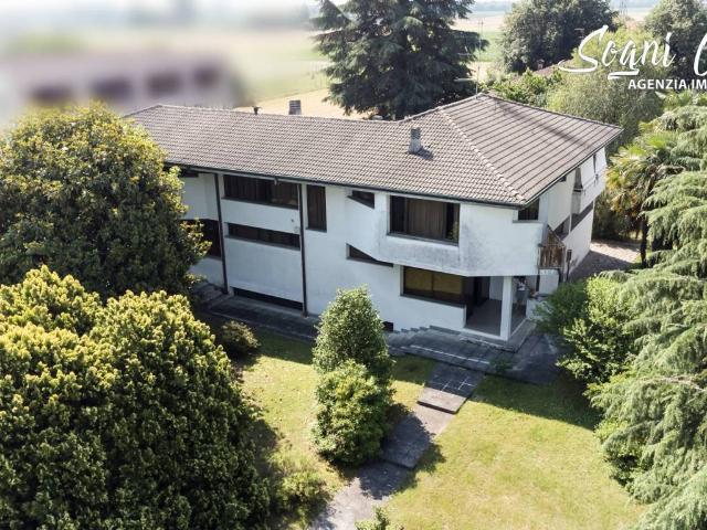 Villa in vendita a Bellinzago Novarese NO