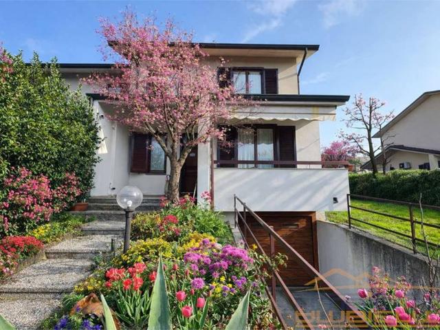 Villa in vendita a Bernareggio MB