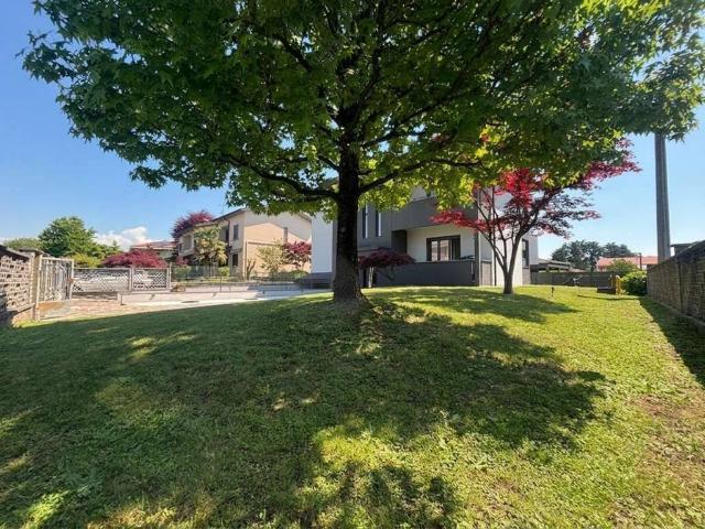 Villa in vendita a Bernareggio MB