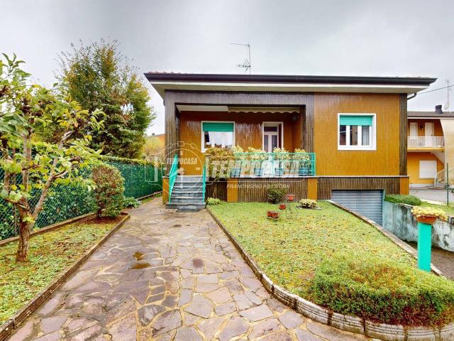 Villa in vendita a Besana In Brianza