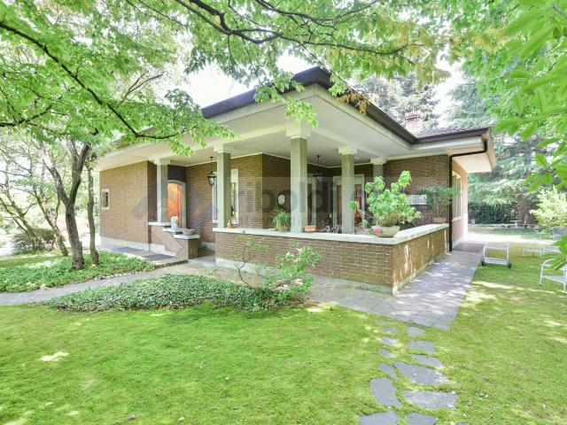 VILLA in VENDITA a BESANA IN BRIANZA di 10 vani