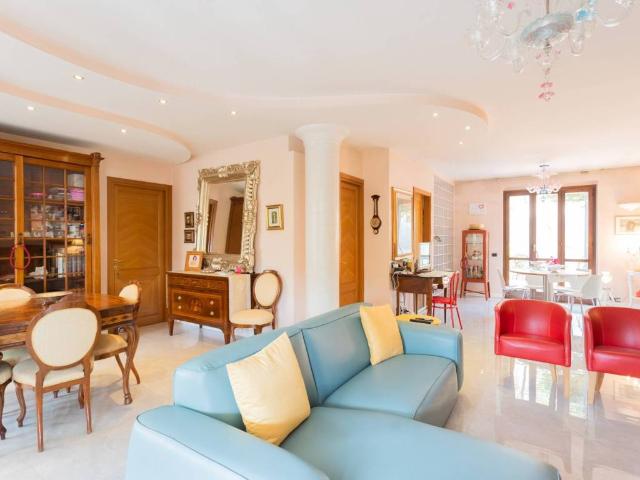 Villa in vendita a Besana in Brianza MB