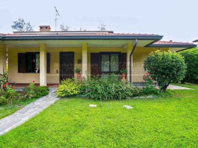 Villa in vendita a Besana in Brianza via Luciano Manara 24