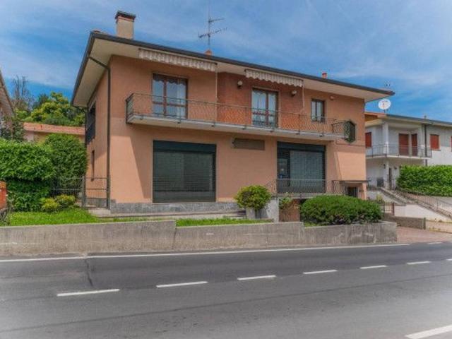 Villa in vendita a Besozzo