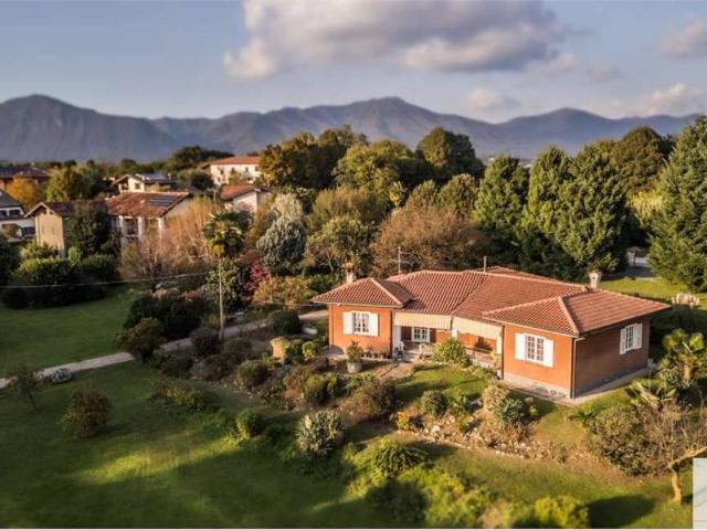 Villa in vendita a Besozzo VA