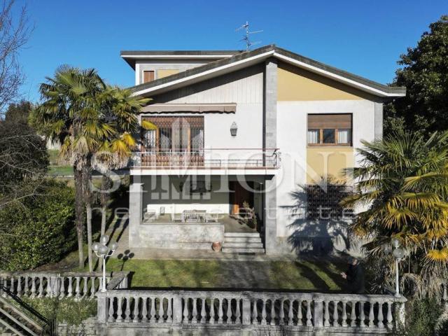 Villa in vendita a Besozzo VA