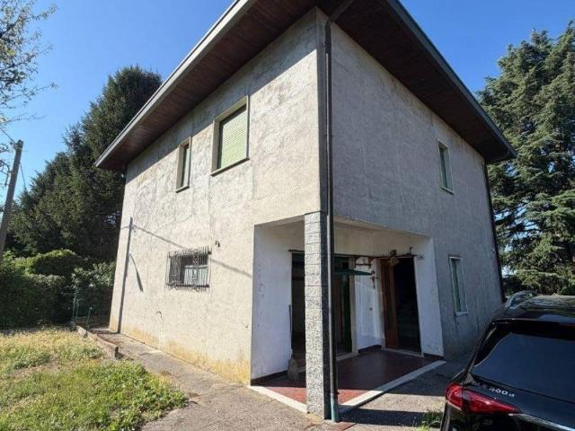 Villa in vendita a Besozzo VA