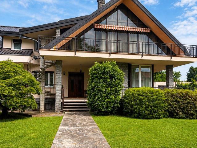 Villa in vendita a Besozzo VA
