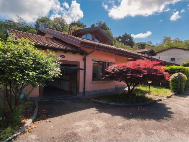 Villa in vendita a Besozzo VA