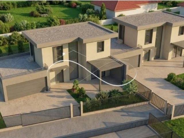 Villa in vendita a Bizzarone CO