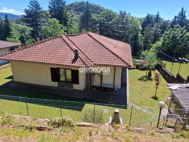 Villa in vendita a Bizzarone CO