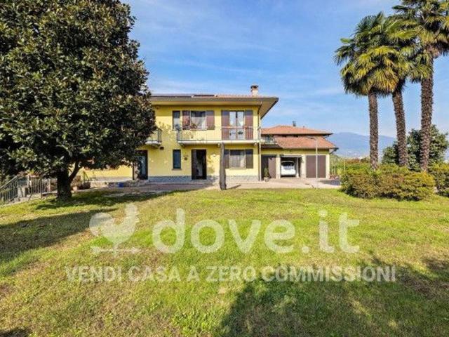 Villa in vendita a Biandronno