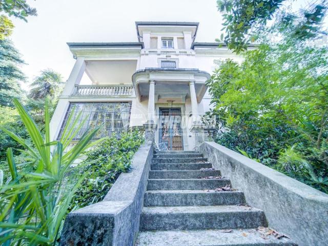 Villa in vendita a Biandronno