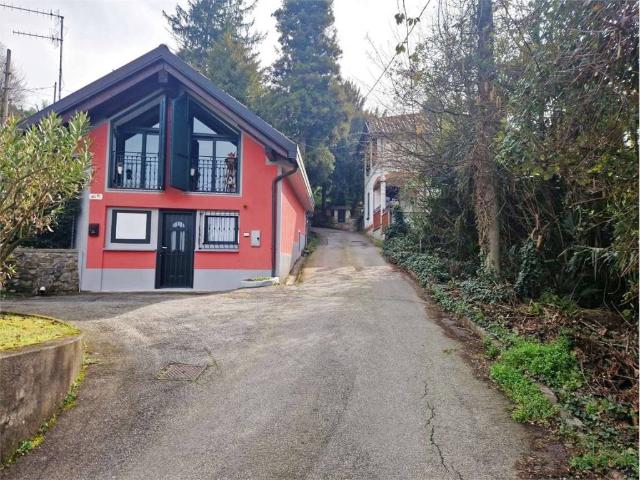 Villa in vendita a Biandronno VA