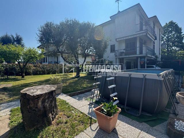 Villa in vendita a Biassono