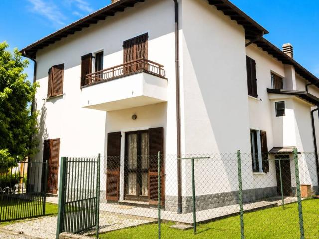 Villa in vendita a Binago CO