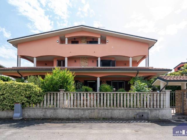 Villa in vendita a Brugherio MB