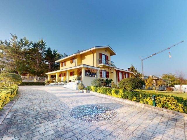 Villa in vendita a Bra CN