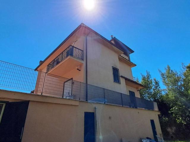 Villa in vendita a Bracciano