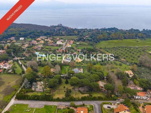 Villa in vendita a Bracciano