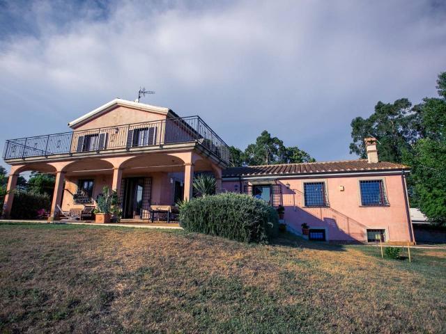 Villa in vendita a Bracciano