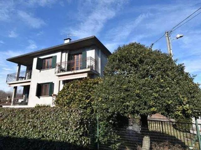 Villa in vendita a Brebbia VA