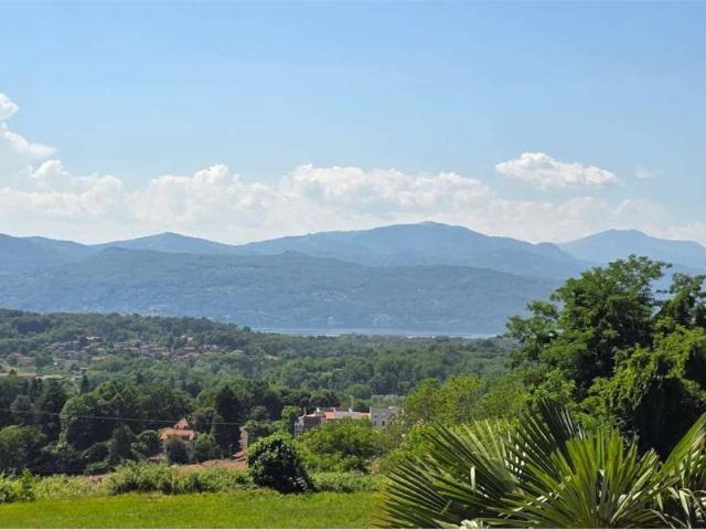 Villa in vendita a Brebbia VA