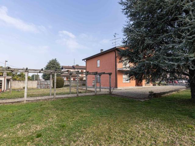Villa in vendita a Bregnano CO