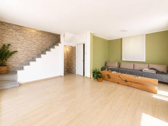 Villa in vendita a Bregnano CO