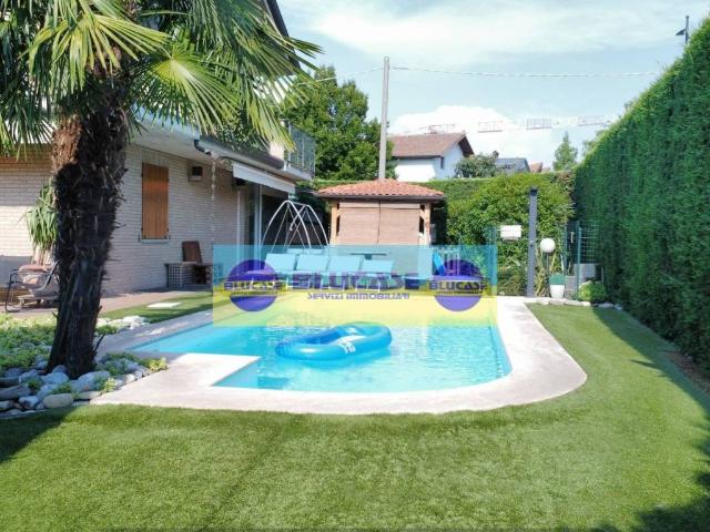 Villa in vendita a Brembate BG