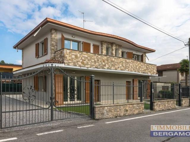 Villa in vendita a Brembate BG