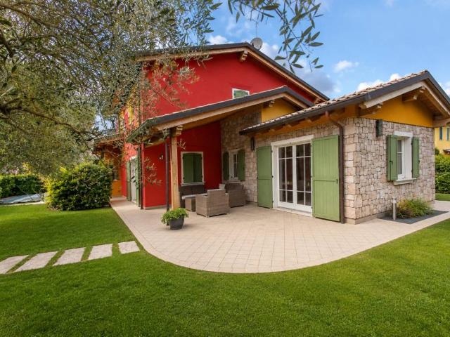 Villa in vendita a Brentino Belluno VR