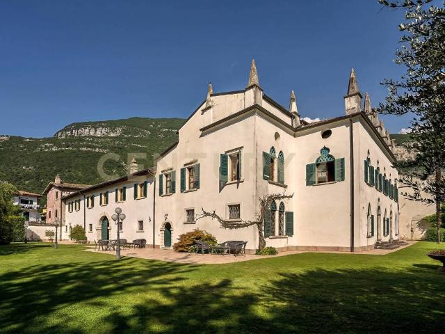 Villa in vendita a Brentino Belluno VR