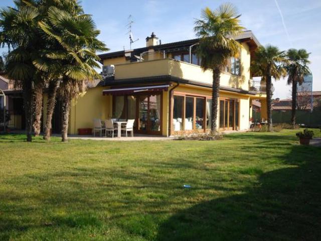 Villa in vendita a Brescia