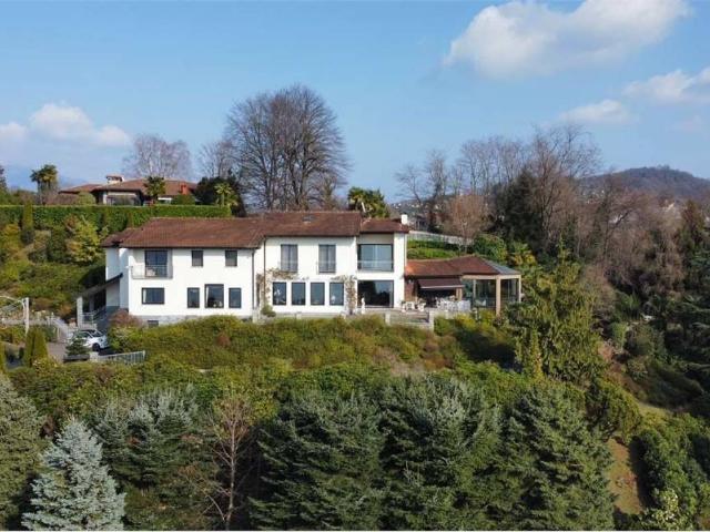 Villa in vendita a Brezzo di Bedero VA