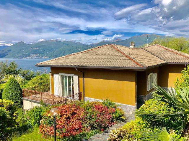 Villa in vendita a Brezzo di Bedero VA
