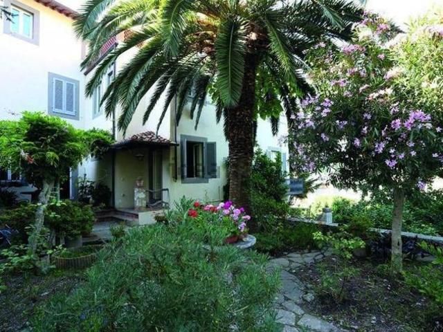 Villa in vendita a Buti 600 mq Rif: 1339888