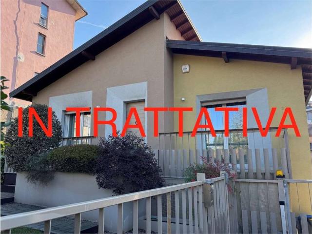 Villa in vendita a Buguggiate VA