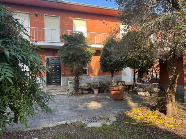 Villa in vendita a Busto Arsizio