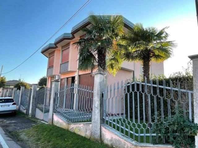 Villa in vendita a Busto Garolfo MI