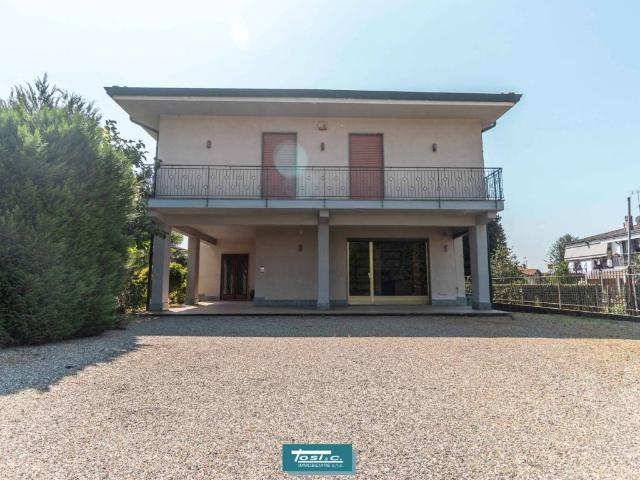 Villa in vendita a Gozzano NO