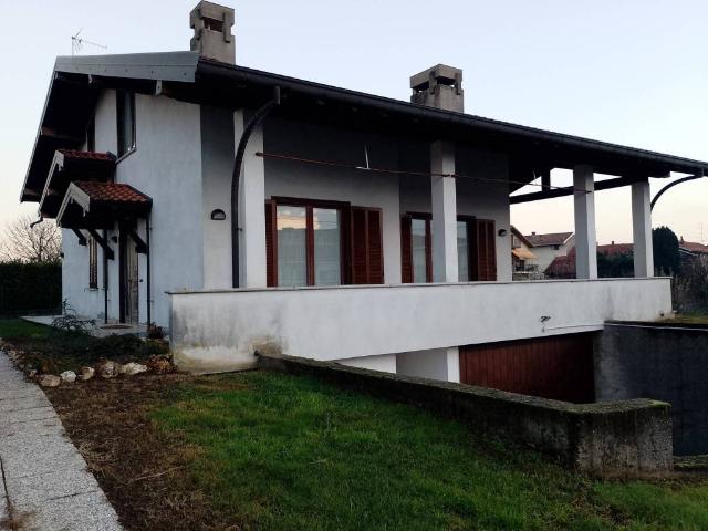 Villa in vendita a Gozzano NO