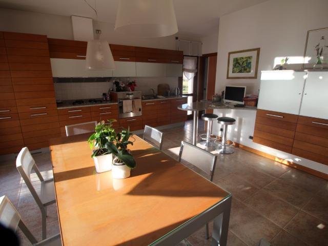 VILLA in VENDITA a GODEGA DI SANT'URBANO di 8 vani