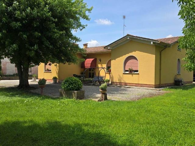 Villa in vendita a Goito MN