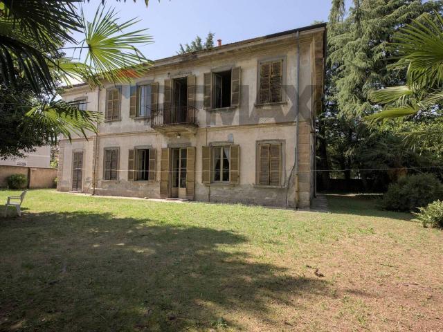 Villa in vendita a Gorla Minore