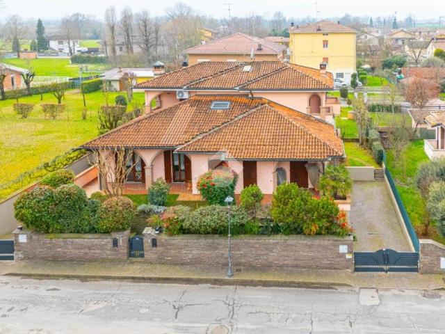 Villa in vendita a Gattatico RE