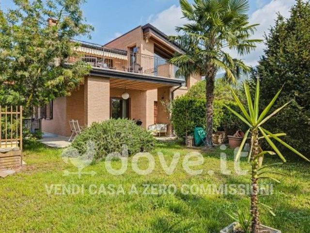 Villa in vendita a Gavirate