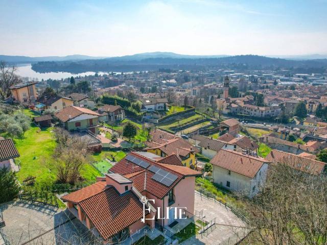 Villa in vendita a Gavirate VA